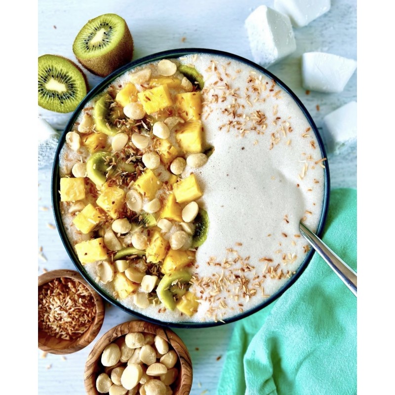 Tropical sadna skleda s kokosom